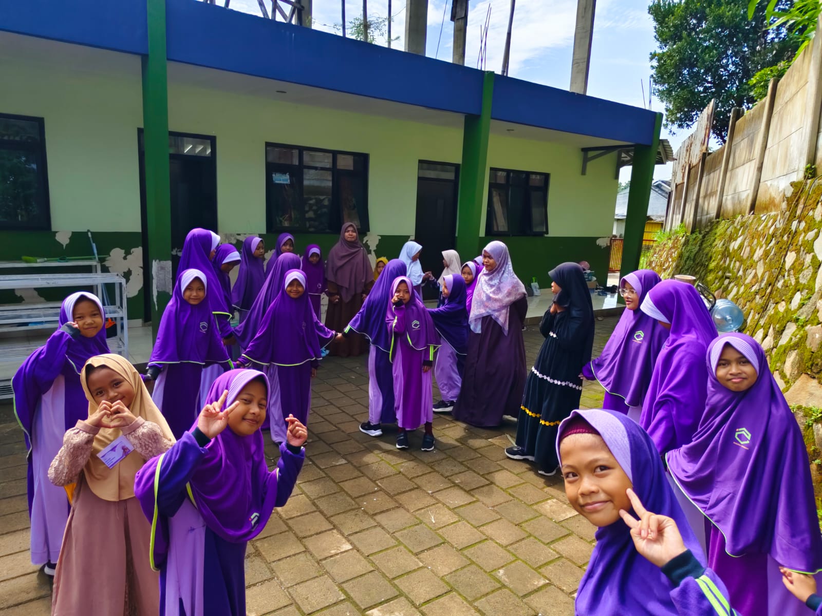 Masa Orientasi Siswa (MOS) 2025 Hari Ke-2: Menempa Kebersamaan dan Percaya Diri dengan Games Keakraban